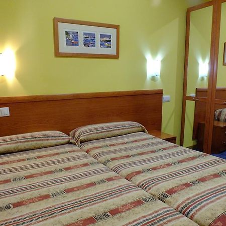 Hostal Los Claveles Torrejón de Ardoz Exteriér fotografie