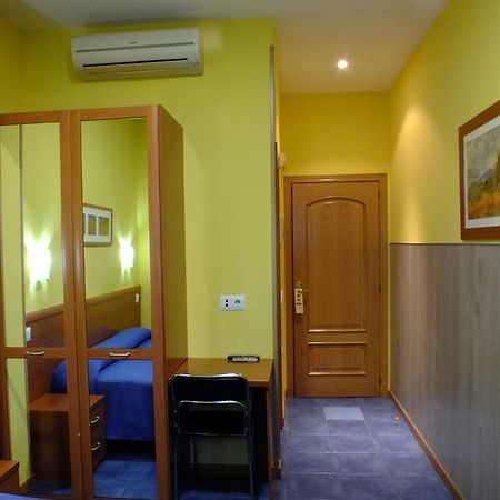 Hostal Los Claveles Torrejón de Ardoz Exteriér fotografie