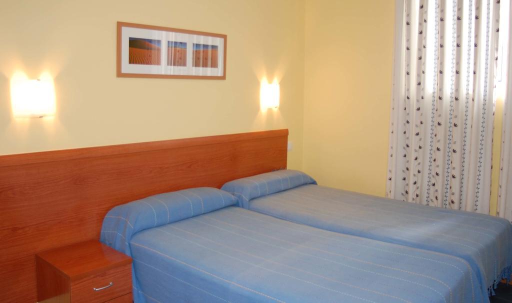 Hostal Los Claveles Torrejón de Ardoz Exteriér fotografie