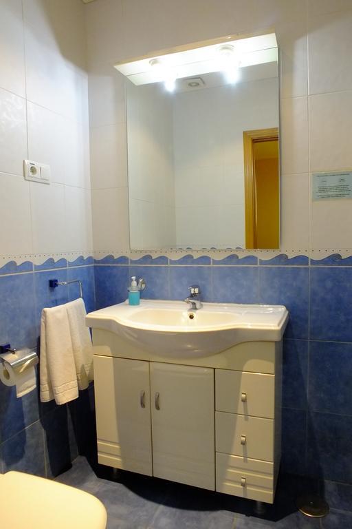 Hostal Los Claveles Torrejón de Ardoz Exteriér fotografie
